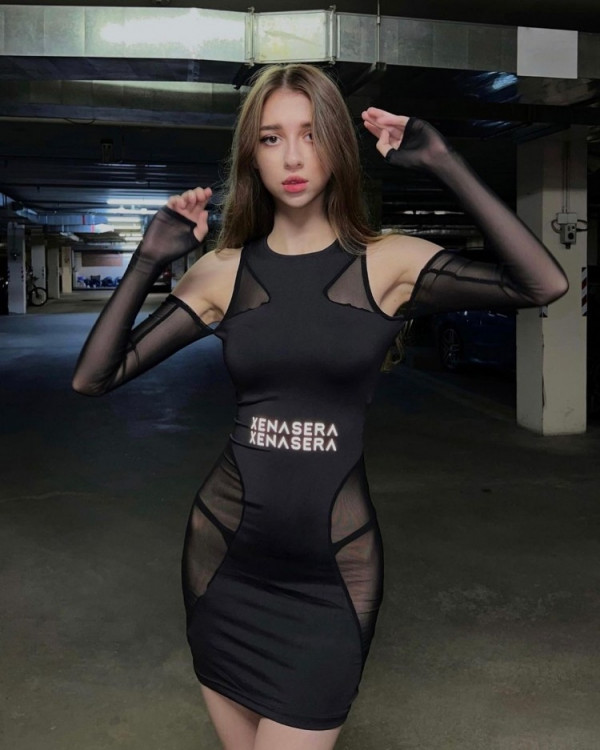 썸녀  러시아 인플루언서 yumifka 개미허리 인형 몸매