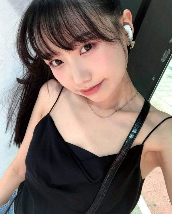 썸녀  BJ 짜미 머리 넘겨주는 블랙 오프솔더 코르셋 가슴골